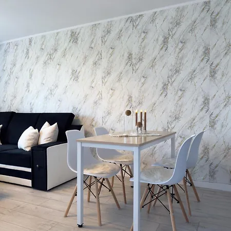 Nieopodal Centrum Nauki Cogiteon