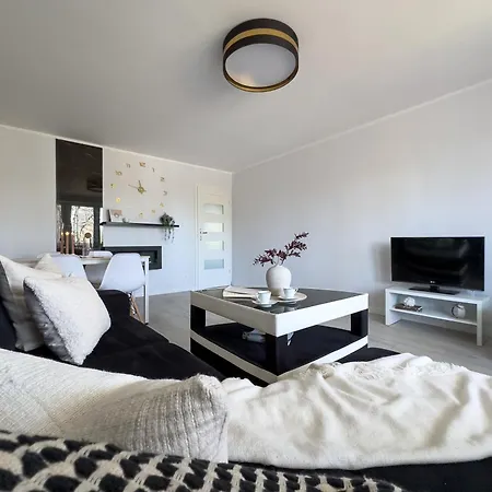 Nieopodal Centrum Nauki Cogiteon